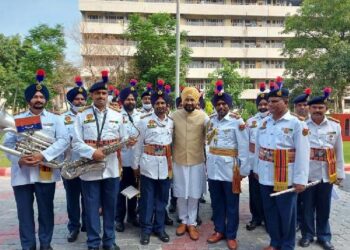 ਪੁਲਿਸ ਬੈਂਡ ਨੂੰ ਕੋਲ ਬੁਲਾ ਕੇ ਮੁੱਖ ਮੰਤਰੀ ਚੰਨੀ ਨੇ ਖਿਚਵਾਈ ਫੋਟੋ