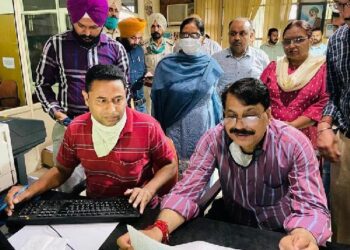 ਡਿਪਟੀ ਕਮਿਸ਼ਨਰ ਵੱਲੋਂ ਵੱਖ ਵੱਖ ਵਿਭਾਗਾਂ ਦੇ ਦਫ਼ਤਰਾਂ ਦੀ ਚੈਕਿੰਗ