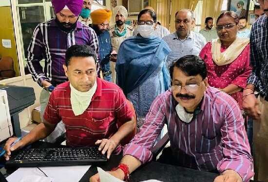 ਡਿਪਟੀ ਕਮਿਸ਼ਨਰ ਵੱਲੋਂ ਵੱਖ ਵੱਖ ਵਿਭਾਗਾਂ ਦੇ ਦਫ਼ਤਰਾਂ ਦੀ ਚੈਕਿੰਗ