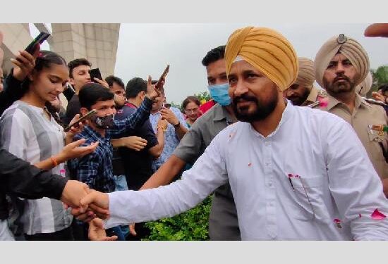 ਮੁੱਖ ਮੰਤਰੀ ਚੰਨੀ ਦਾ ਡੀਏਵੀ ਯੂਨੀਵਰਸਿਟੀ ਜਲੰਧਰ ਚ ਜ਼ੋਰਦਾਰ ਸਵਾਗਤ ਕੀਤਾ