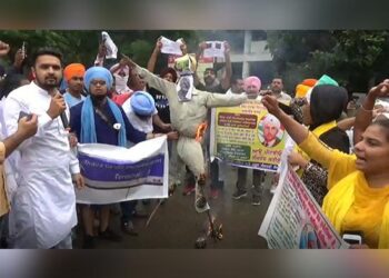 ਹਲਵਾਰਾ ਏਅਰਪੋਰਟ ਦਾ ਨਾਮ ਬਦਲਣ ਦੀ ਮੰਗ ਨੂੰ ਲੈ ਕੇ ਲੁਧਿਆਣਾ ਡੀਸੀ ਦਫ਼ਤਰ ਦੇ ਬਾਹਰ ਪ੍ਰਦਰਸ਼ਨ
