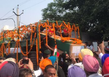 ਸ਼ਹੀਦ ਨਾਇਬ ਸੂਬੇਦਾਰ ਜਸਵਿੰਦਰ ਸਿੰਘ ਦੇ ਘਰ ਬੀਬੀ ਜਗੀਰ ਕੌਰ ਤੇ ਖਹਿਰਾ ਦੁੱਖ ਪ੍ਰਗਟ ਕਰਨ ਪਹੁੰਚੇ
