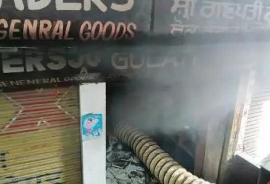 ਅੰਮਿ੍ਤਸਰ ਖਿਡੌਣਿਆਂ ਦੀ ਦੁਕਾਨ ਵਿਚ ਲੱਗੀ ਅੱਗ, ਲੱਖਾਂ ਦਾ ਸਾਮਾਨ ਸੜ ਕੇ ਸੁਆਹ