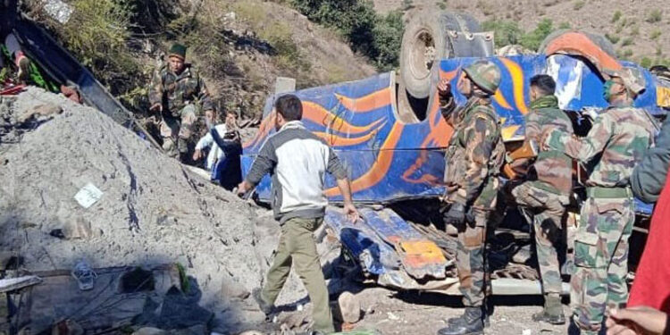 ਡੋਡਾ ਤੋਂ ਠਾਠਰੀ ਜਾ ਰਹੀ ਮਿੰਨੀ ਬੱਸ ਖੱਡ ਵਿੱਚ ਡਿੱਗੀ, 8 ਵਿਅਕਤੀਆਂ ਦੀ ਮੌਤ, ਕਈ ਜ਼ਖ਼ਮੀ