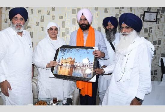 ਗੁਰੂ ਰਾਮਦਾਸ ਜੀ ਦੇ ਪ੍ਰਕਾਸ਼ ਪੁਰਬ ਸਮਾਗਮਾਂ ਸੰਬੰਧੀ ਮੇਅਰ ਰਿੰਟੂ ਤੇ ਪ੍ਧਾਨ ਬੀਬੀ ਜਗੀਰ ਕੌਰ ਦੀ ਹੋਈ ਇਕੱਤਰਤਾ
