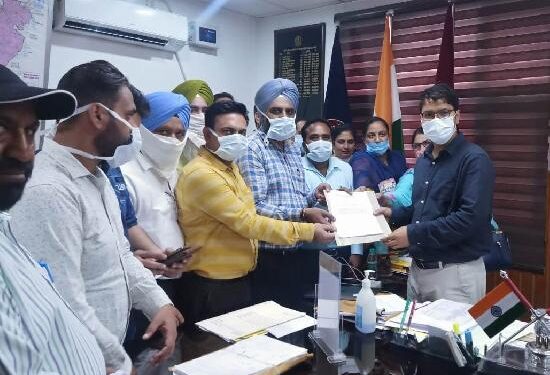 ਮਨਿਸਟੀਰੀਅਲ ਸਟਾਫ ਵੱਲੋਂ ਕੀਤਾ ਰੋਸ ਮੁਜ਼ਾਹਰਾ