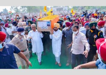 ਮੁੱਖ ਮੰਤਰੀ ਚੰਨੀ ਤੇ ਸਪੀਕਰ ਰਾਣਾ ਨੇ ਸ਼ਹੀਦ ਗੱਜਣ ਸਿੰਘ ਦੀ ਅਰਥੀ ਨੂੰ ਮੋਢਾ ਦਿੱਤਾ