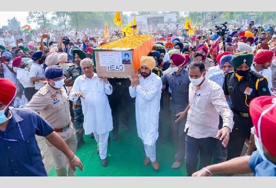 ਮੁੱਖ ਮੰਤਰੀ ਚੰਨੀ ਤੇ ਸਪੀਕਰ ਰਾਣਾ ਨੇ ਸ਼ਹੀਦ ਗੱਜਣ ਸਿੰਘ ਦੀ ਅਰਥੀ ਨੂੰ ਮੋਢਾ ਦਿੱਤਾ