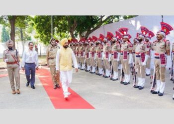 ਮੁੱਖ ਮੰਤਰੀ ਚੰਨੀ ਨੂੰ ਲੁਧਿਆਣਾ ਪਹੁੰਚਣ ਤੇ ਪੁਲਿਸ ਟੁਕਡ਼ੀ ਨੇ ਗਾਰਡ ਆਫਰ ਆਨਰ ਦਿੱਤਾ