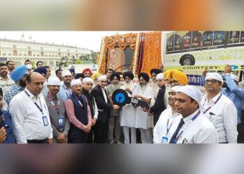 ਸਟੇਟ ਬੈਂਕ ਆਫ਼ ਇੰਡੀਆ ਵੱਲੋਂ ਸ੍ਰੀ ਦਰਬਾਰ ਸਾਹਿਬ ਵਿਖੇ ਪਾਲਕੀ ਸਾਹਿਬ ਵਾਲੀ ਬੱਸ ਭੇਟ