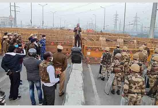 ਟਿਕਰੀ ਬਾਰਡਰ : ਪੁਲਿਸ ਵੱਲੋਂ ਬੈਰੀਕੇਡਿੰਗ ਹਟਾਉਣੇ ਸ਼ੁਰੂ