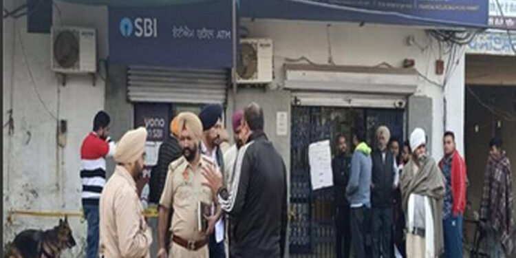 ਲੁਧਿਆਣਾ ਵਿੱਚ ਚੋਰਾਂ ਵੱਲੋਂ ਏ. ਟੀ. ਐੱਮ. ਵਿੱਚੋਂ 9 ਲੱਖ ਦੀ ਨਕਦੀ ਚੋਰੀ