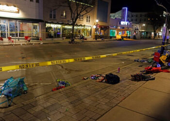 ਅਮਰੀਕਾ ਵਿੱਚ ਕ੍ਰਿਸਮਸ ਪਰੇਡ ਵਿੱਚ ਸ਼ਾਮਲ ਲੋਕਾਂ ਨੂੰ ਤੇਜ਼ ਰਫ਼ਤਾਰ ਕਾਰ ਨੇ ਦਰੜਿਆ, 5 ਦੀ ਮੌਤ ਅਤੇ ਕਈ ਜ਼ਖ਼ਮੀ