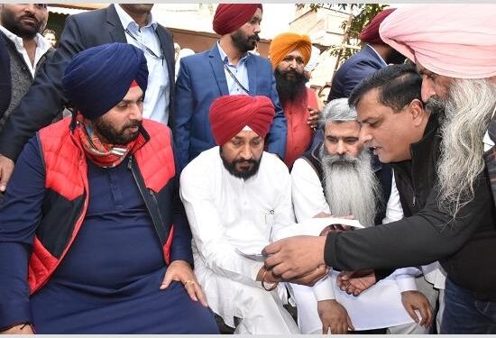 ਆਟੋ ਰਿਕਸ਼ਾ ਚਾਲਕਾਂ ਦੇ ਦਿਲ ਜਿੱਤ ਕੇ ਲੈ ਗਏ ਆਮ ਲੋਕਾਂ ਦੇ ਮੁੱਖ ਮੰਤਰੀ ਚੰਨੀ