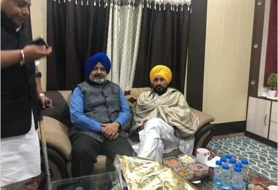 ਮੋਗਾ ਵਿੱਚ ਮੁੱਖ ਮੰਤਰੀ ਚਰਨਜੀਤ ਸਿੰਘ ਚੰਨੀ ਨੇ ਚੈਅਰਮੇਨ ਦਵਿੰਦਰ ਪਾਲ ਸਿੰਘ ਰਿੰਪੀ ਨਾਲ ਕੀਤੀ ਨਿੱਜੀ ਮਿਲਣੀ