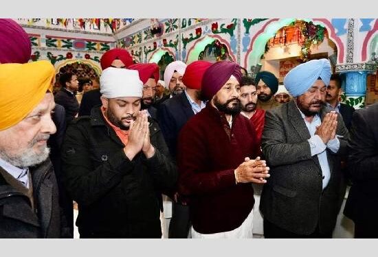 ਮੁੱਖ ਮੰਤਰੀ ਦੀ ਮਸਤਾਂ ਦੇ ਦਰਬਾਰ ‘ਚ ਹਾਜ਼ਰੀ: ਡੇਰਾ ਬਾਬਾ ਮੁਰਾਦ ਸ਼ਾਹ ਤੇ ਬਾਪੂ ਲਾਲ ਬਾਦਸ਼ਾਹ ਦੇ ਦਰਬਾਰ ‘ਚ ਮੱਥਾ ਟੇਕਿਆ