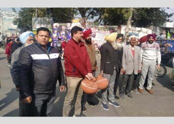ਪੰਜਾਬ ਸਰਕਾਰ ਦੇ ਮੁਲਾਜ਼ਮਾਂ ਨੇ ਘੜੇ ਭੰਨਕੇ ਸਰਕਾਰ ਦਾ ਕੀਤਾ ਪਿੱਟ ਸਿਆਪਾ