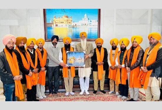 ਸ੍ਰੀ ਦਰਬਾਰ ਸਾਹਿਬ ਅੰਮ੍ਰਿਤਸਰ ਵਿਖੇ ਵਿਰਸਾ ਸੰਭਾਲ ਸਰਦਾਰੀ ਲਹਿਰ ਪੰਜਾਬ ਦੀ ਟੀਮ ਸਨਮਾਨਿਤ