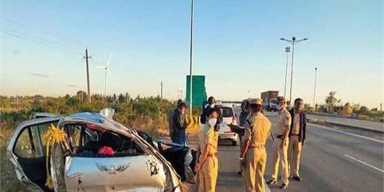 ਕਰਨਾਟਕ ਵਿੱਚ ਕਾਰ ਡਿਵਾਈਡਰ ਨਾਲ ਟਕਰਾਉਣ ਕਾਰਨ 7 ਵਿਅਕਤੀਆਂ ਦੀ ਮੌਤ
