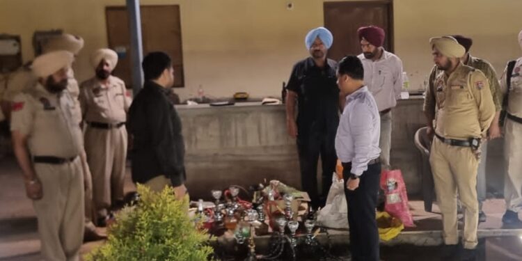 ਆਬਕਾਰੀ ਵਿਭਾਗ ਨੇ ਸ਼ਰਾਬ ਦੇ ਬਾਰਾਂ ‘ਤੇ ਹੋਣ ਵਾਲੀਆਂ ਗੈਰ-ਕਾਨੂੰਨੀ ਗਤੀਵਿਧੀਆਂ ਨੂੰ ਰੋਕਣ ਲਈ ‘ਨਾਈਟ ਸਵੀਪ’ ਆਪ੍ਰੇਸ਼ਨ ਚਲਾਇਆ: ਚੀਮਾ