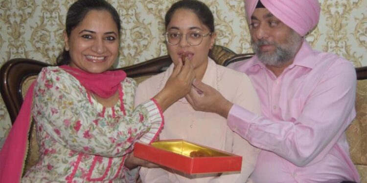 ਨੀਟ ਪ੍ਰੀਖਿਆ ਵਿੱਚ ਟ੍ਰਾਈਸਿਟੀ ਵਿੱਚ ਪਹਿਲੇ ਸਥਾਨ ਤੇ ਰਹੀ ਫੇ੭ 2 ਦੀ ਹਰਅਜੀ੭ ਕੌਰ 720 ਵਿੱਚੋਂ 705 ਅੰਕ ਹਾਸਿਲ ਕੀਤੇ, ਆਲ ਇੰਡੀਆ ਰੈਂਕਿੰਗ ਵਿੱਚ ਮਿਲਿਆ 157ਵਾਂ ਸਥਾਨ