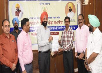 ਪੇਂਡੂ ਵਿਕਾਸ ਤੇ ਪੰਚਾਇਤ ਮੰਤਰੀ ਲਾਲਜੀਤ ਸਿੰਘ ਭੁੱਲਰ ਨੇ 134 ਮੁਲਾਜ਼ਮਾਂ ਨੂੰ ਸੌਂਪੇ ਨਿਯੁਕਤੀ ਪੱਤਰ