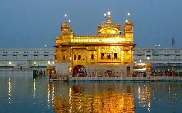 ਪੱਛਮੀ ਬੰਗਾਲ ਦੇ ਮੈਂਬਰ ਪਾਰਲੀਮੈਂਟ ਅਤੇ ਆਲ ਇੰਡੀਆ ਫੁੱਟਬਾਲ ਫੈਡਰੇਸ਼ਨ ਦੇ ਪ੍ਰਧਾਨ ਸ੍ਰੀ ਦਰਬਾਰ ਸਾਹਿਬ ਹੋਏ ਨਤਮਸਤਕ