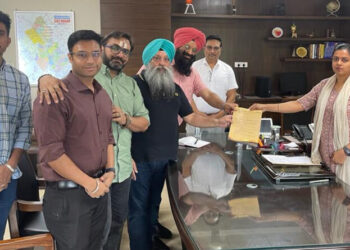 ਜਵੈਲਰਾਂ ਦੀ ਸੁਰਖਿਆ ਯਕੀਨੀ ਬਣਾਏ ਸਰਕਾਰ : ਸਰਬਜੀਤ ਸਿੰਘ ਪਾਰਸ ਜਵੈਲਰ ਐਸੋਸੀਏਸ਼ਨ ਮੁਹਾਲੀ ਨੇ ਜਿਲ੍ਹੇ ਦੇ ਡਿਪਟੀ ਕਮਿਸ਼ਨਰ ਨੂੰ ਮੰਗ ਪੱਤਰ ਸੌਂਪਿਆ