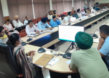 ਸ਼ਹਿਰੀ ਖੇਤਰਾਂ ਵਿੱਚ ਚਲ ਰਹੇ ਵਿਕਾਸ ਕਾਰਜਾਂ ਨੂੰ ਜਲਦੀ ਨਿਪਟਾਇਆ ਜਾਵੇ : ਆਸ਼ਿਕਾ ਜੈਨ ਡਿਪਟੀ ਕਮਿਸ਼ਨਰ ਵੱਲੋਂ ਸ਼ਹਿਰੀ ਵਿਕਾਸ ਕਾਰਜਾਂ ਸਬੰਧੀ ਸਮੀਖਿਆ ਮੀਟਿੰਗ