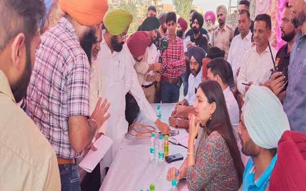 ਕੈਬਿਨਟ ਮੰਤਰੀ ਅਨਮੋਲ ਗਗਨ ਮਾਨ ਨੇ ਖਰੜ ਸ਼ਹਿਰ ਦੇ ਵੱਖ-ਵੱਖ ਵਾਰਡਾਂ ਦੇ ਵਿਕਾਸ ਕਾਰਜਾਂ ਦਾ ਲਿਆ ਜਾਇਜ਼ਾ