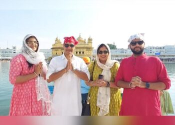 ਗ਼ਦਰ 2 ਫਿਲਮ ਦੀ ਸਟਾਰ ਕਾਸਟ ਸ਼੍ਰੀ ਦਰਬਾਰ ਸਾਹਿਬ ਵਿਖੇ ਹੋਈ ਨਤਮਸਤਕ