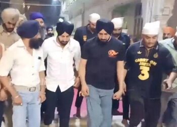 ਪੰਜਾਬੀ ਅਦਾਕਾਰ ਗਿੱਪੀ ਗਰੇਵਾਲ ਅਤੇ ਬੀਨੂ ਢਿੱਲੋਂ ਸ੍ਰੀ ਦਰਬਾਰ ਸਾਹਿਬ ਵਿਖੇ ਹੋਏ ਨਤਮਸਤਕ