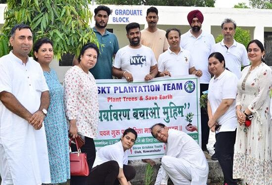 ਯੋਗਾ ਅੰਦਰੂਨੀ ਅਤੇ ਬੂਟੇ ਲਗਾਉਣਾ ਬਾਹਰੀ ਸ਼ੁੱਧੀ ਲਈ ਜ਼ਰੂਰੀ