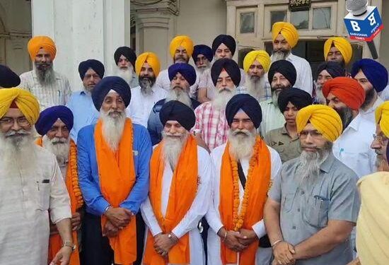ਮਹਾਰਾਜਾ ਰਣਜੀਤ ਸਿੰਘ ਦੀ ਬਰਸੀ ਸਬੰਧੀ ਸ਼੍ਰੋਮਣੀ ਕਮੇਟੀ ਵੱਲੋਂ ਜੈਕਾਰਿਆਂ ਦੀ ਗੂੰਜ ‘ਚ ਪਾਕਿਸਤਾਨ ਲਈ ਜੱਥਾ ਰਵਾਨਾ