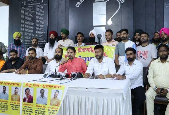 ਸਿਹਤ ਮੰਤਰੀ ਦੀ ਵਾਅਦਾ ਖਿਲਾਫ਼ੀ ਤੋਂ ਭੜਕੇ 108 ਐਂਬੂਲੈਂਸ ਕਰਮਚਾਰੀ