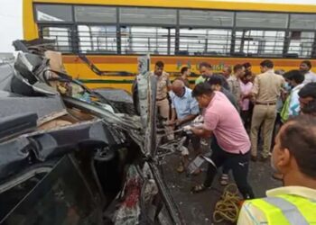 ਗਾਜਿਆਬਾਦ ਵਿੱਚ ਬੱਸ ਤੇ ਵੈਨ ਦੀ ਟੱਕਰ ਕਾਰਨ 2 ਬੱਚਿਆਂ ਸਮੇਤ 6 ਦੀ ਮੌਤ