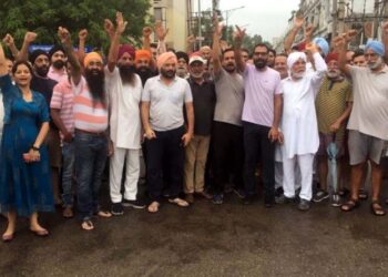 ਬਿਜਲੀ ਦੀ ਮਾੜੀ ਸਪਲਾਈ ਨੂੰ ਲੈ ਕੇ ਟੀ. ਡੀ. ਆਈ. ਸੈਕਟਰ 110-111 ਦੇ ਵਸਨੀਕਾਂ ਵੱਲੋਂ ਪੀ. ਐਸ. ਪੀ. ਸੀ. ਐਲ ਖਿਲਾਫ ਜਬਰਦਸਤ ਰੋਸ ਮੁਜਾਹਰਾ