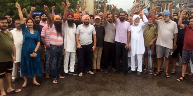 ਬਿਜਲੀ ਦੀ ਮਾੜੀ ਸਪਲਾਈ ਨੂੰ ਲੈ ਕੇ ਟੀ. ਡੀ. ਆਈ. ਸੈਕਟਰ 110-111 ਦੇ ਵਸਨੀਕਾਂ ਵੱਲੋਂ ਪੀ. ਐਸ. ਪੀ. ਸੀ. ਐਲ ਖਿਲਾਫ ਜਬਰਦਸਤ ਰੋਸ ਮੁਜਾਹਰਾ