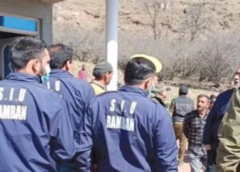 ਜੰਮੂ ਕਸ਼ਮੀਰ ਵਿੱਚ ਅੱਤਵਾਦ ਨਾਲ ਜੁੜੇ ਲੋਕਾਂ ਦੇ ਘਰਾਂ ਤੇ ਛਾਪੇਮਾਰੀ