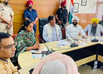 ਹਰੇਕ ਪ੍ਰਭਾਵਿਤ ਵਿਅਕਤੀ ਤੱਕ ਪੁੱਜਣੀ ਯਕੀਨੀ ਬਣਾਈ ਜਾਵੇਗੀ ਸਰਕਾਰ ਵੱਲੋਂ ਦਿੱਤੀ ਜਾਣ ਵਾਲੀ ਰਾਹਤ : ਬ੍ਰਮ ਸ਼ੰਕਰ ਜਿੰਪਾ ਮੁਹਾਲੀ ਜ਼ਿਲ੍ਹੇ ਵਿੱਚ ਹੜ੍ਹ ਪ੍ਰਭਾਵਿਤ ਇਲਾਕਿਆਂ ਤੇ ਪੀੜਤਾਂ ਦੇ ਮੁੜ ਵਸੇਬੇ ਬਾਰੇ ਪ੍ਰਸ਼ਾਸਨ ਨਾਲ ਮੀਟਿੰਗ