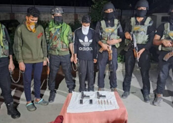 ਕਸ਼ਮੀਰ ਵਿਚ ਟਾਰਗੇਟ ਕਿਲਿੰਗ ਦੀ ਸਾਜ਼ਿਸ਼ ਨਾਕਾਮ ਲਸ਼ਕਰ-ਏ-ਤੋਇਬਾ ਦੇ ਦੋ ਅੱਤਵਾਦੀ ਹਥਿਆਰਾਂ ਸਮੇਤ ਗ੍ਰਿਫ਼ਤਾਰ