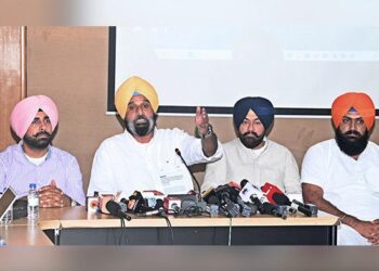 ਮਜੀਠੀਆ ਵੱਲੋਂ ਹਾਈ ਕੋਰਟ ਨੂੰ ਆਪ ਸਰਕਾਰ ਵੱਲੋਂ 750 ਕਰੋੜ ਰੁਪਏ ਇਸ਼ਤਿਹਾਰਾਂ ’ਤੇ ਖਰਚਣ ਦਾ ਆਪ ਮੁਹਾਰੇ ਨੋਟਿਸ ਲੈਣ ਦੀ ਅਪੀਲ