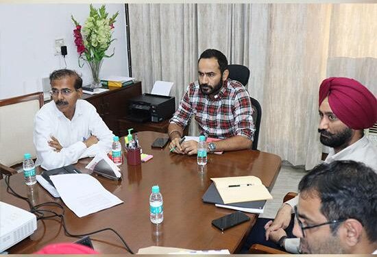 ਮੀਤ ਹੇਅਰ ਵੱਲੋਂ ਦਰਿਆਵਾਂ ਵਿੱਚ ਪਾੜ ਪੂਰਨ ਦੇ ਕੰਮ ਵਿੱਚ ਤੇਜ਼ੀ ਲਿਆਉਣ ਦੇ ਨਿਰਦੇਸ਼