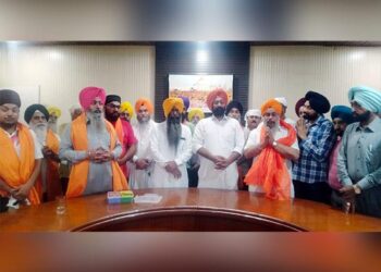 ਹੜ੍ਹ ਪ੍ਰਭਾਵਤ ਖੇਤਰ ਲਈ ਦਿੱਲੀ ਤੋਂ ਆਈ ਸੰਗਤ ਨੇ ਗੁਰਦੁਆਰਾ ਪ੍ਰਬੰਧਕਾਂ ਨੂੰ ਸੌਂਪੀ ਰਾਹਤ ਸਮੱਗਰੀ