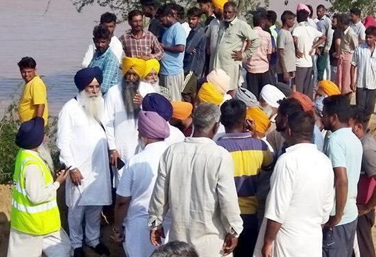 ਹਰਿਆਣਾ ਸਰਹੱਦ ’ਤੇ ਹੜ੍ਹ ਨਾਲ ਪ੍ਰਭਾਵਤ ਪਿੰਡਾਂ ’ਚ ਲੰਗਰ ਵਰਤਾਉਣ ਪੁੱਜੀ ਸ਼੍ਰੋਮਣੀ ਕਮੇਟੀ