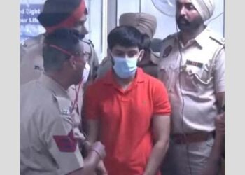 Lawrence ਦੀ ਜਹਾਜ਼ ‘ਤੇ ਸਵਾਰੀ: ਲਾਰੈਂਸ ਨੂੰ ਪ੍ਰੋਡਕਸ਼ਨ ਵਾਰੰਟ ‘ਤੇ ਗੁਜਰਾਤ ਲੈ ਕੇ ਗਈ ਪੰਜਾਬ ਪੁਲਿਸ