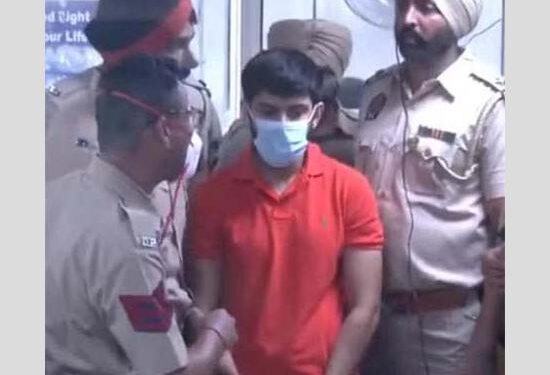 Lawrence ਦੀ ਜਹਾਜ਼ ‘ਤੇ ਸਵਾਰੀ: ਲਾਰੈਂਸ ਨੂੰ ਪ੍ਰੋਡਕਸ਼ਨ ਵਾਰੰਟ ‘ਤੇ ਗੁਜਰਾਤ ਲੈ ਕੇ ਗਈ ਪੰਜਾਬ ਪੁਲਿਸ