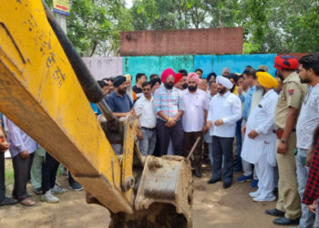 ਲੋਕਾਂ ਦੀ ਸੇਵਾ ਵਿੱਚ ਹਮੇਸ਼ਾ ਹਾਜ਼ਰ ਹੈ ਆਪ ਸਰਕਾਰ : ਕੁਲਵੰਤ ਸਿੰਘ ਪਿੰਡ ਰਾਮਗੜ੍ਹ ਵਿਖੇ ਪਾਣੀ ਦੇ ਟਿਊਬਵੈਲ ਅਤੇ ਪਿੰਡ ਦਾਊਂ ਦੇ ਸਰਕਾਰੀ ਸਕੂਲ ਵਿੱਚ ਬਣਾਏ ਕਮਰਿਆਂ ਦਾ ਉਦਘਾਟਨ ਕੀਤਾ