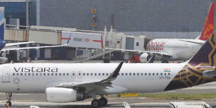 ਦਿੱਲੀ ਤੋਂ ਪੁਣੇ ਜਾ ਰਹੇ ਵਿਸਤਾਰਾ ਜਹਾਜ਼ ਵਿੱਚ ਬੰਬ ਦੀ ਧਮਕੀ ਮਗਰੋਂ ਉਡਾਣ ਰੋਕੀ ਤਲਾਸ਼ੀ ਦੌਰਾਨ ਕੁੱਝ ਵੀ ਸ਼ੱਕੀ ਨਾ ਮਿਲਿਆ