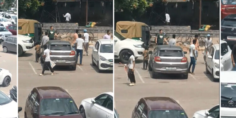 ਫੇ੭ 3 ਬੀ 2 ਦੀ ਮਾਰਕੀਟ ਵਿੱਚ ਮੁੜ ਲਹਿਰਾਈਆਂ ਕਿਰਪਾਨਾਂ ਦੁਪਹਿਰ ਵੇਲੇ ਇੱਕਠੇ ਨੌਜਵਾਨਾਂ ਨੇ ਮਾਰਕੀਟ ਵਿੱਚ ਪਾਇਆ ਖੜਦੂੰਗ